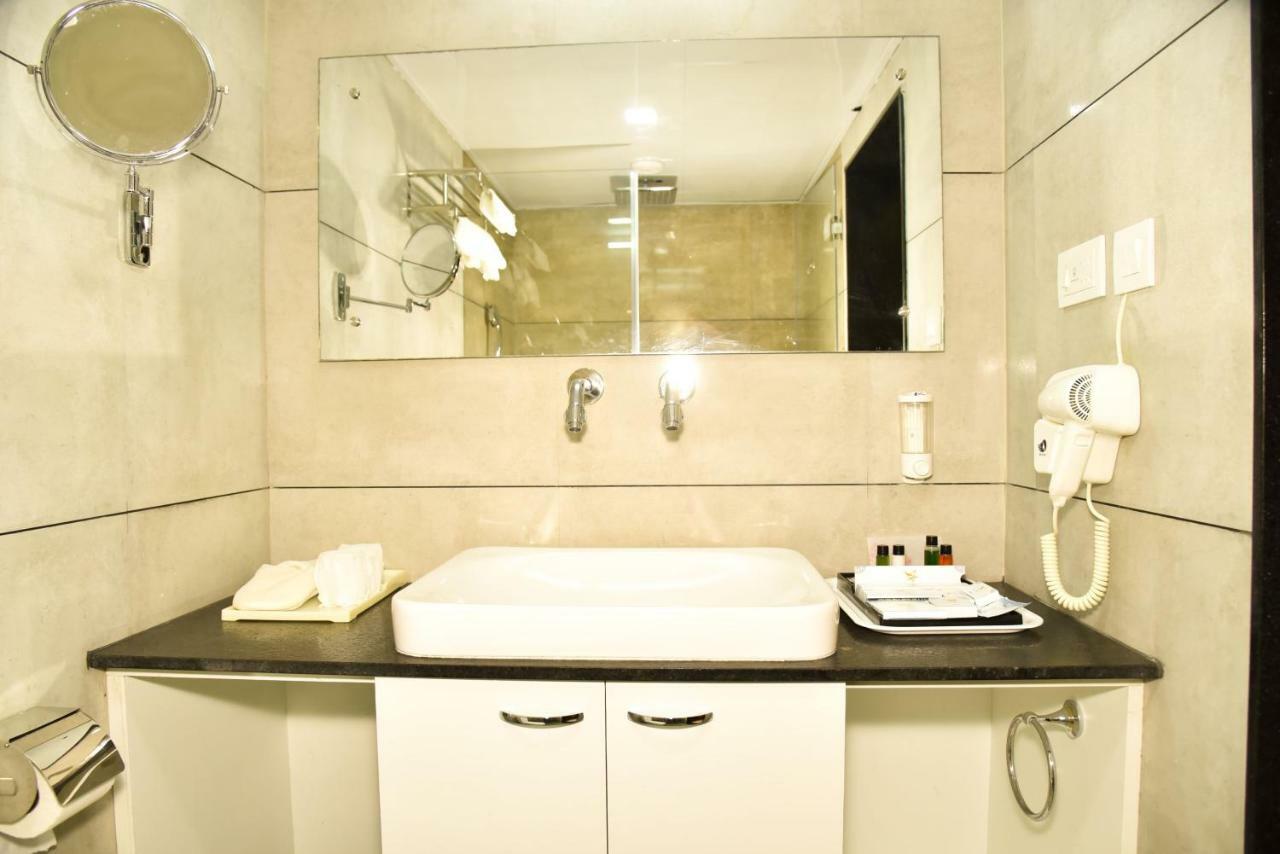 Silver Oak Hotel Mysore Esterno foto