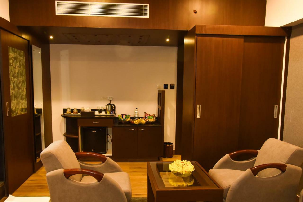 Silver Oak Hotel Mysore Esterno foto