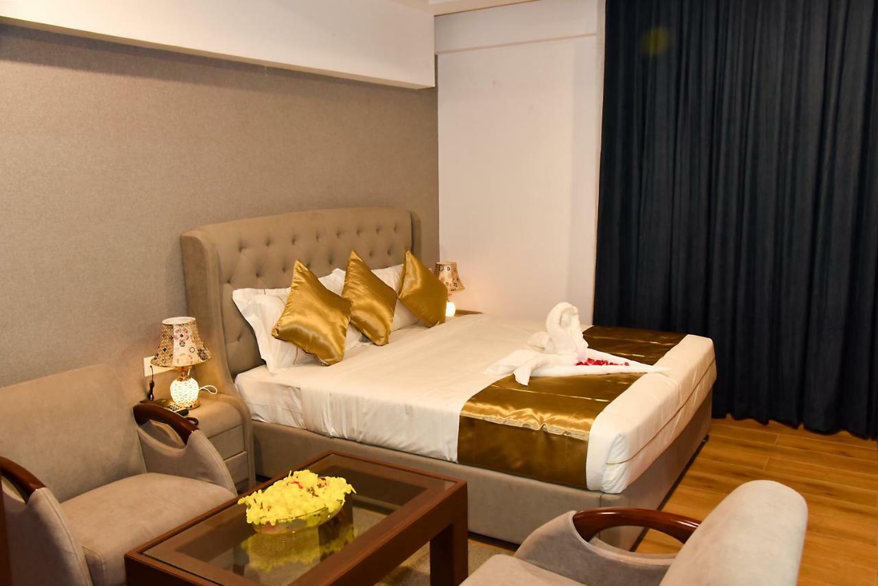 Silver Oak Hotel Mysore Esterno foto