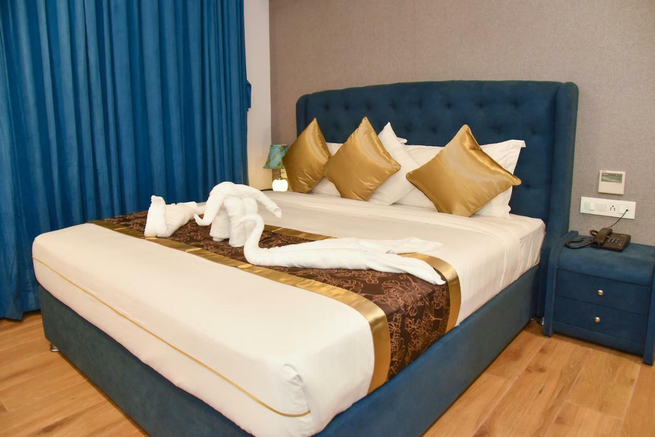 Silver Oak Hotel Mysore Esterno foto