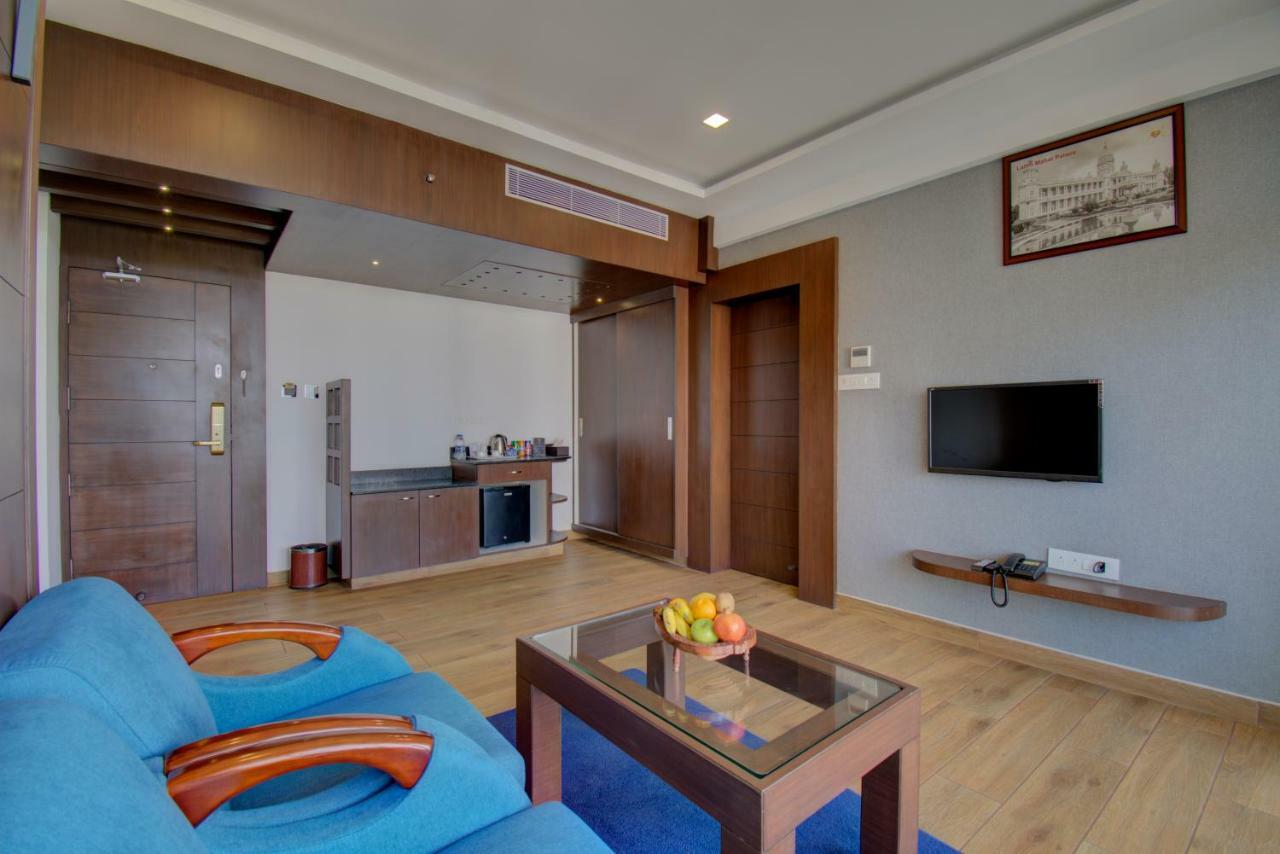 Silver Oak Hotel Mysore Esterno foto