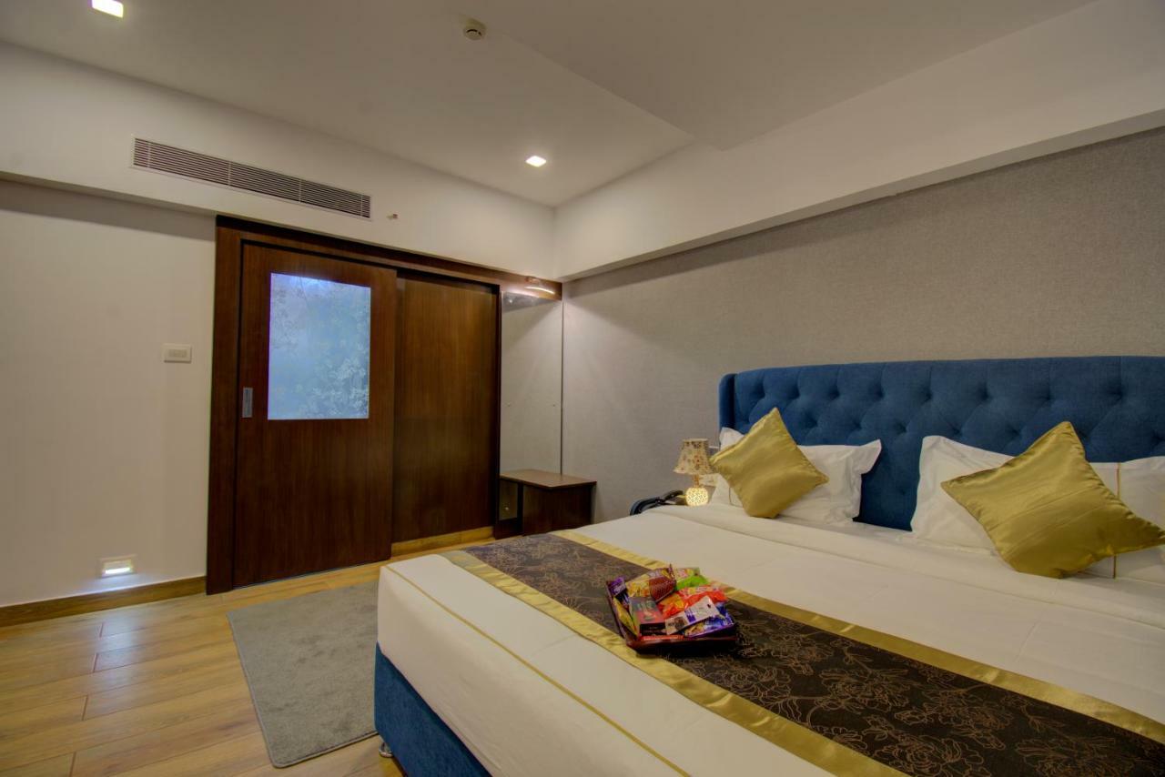 Silver Oak Hotel Mysore Esterno foto
