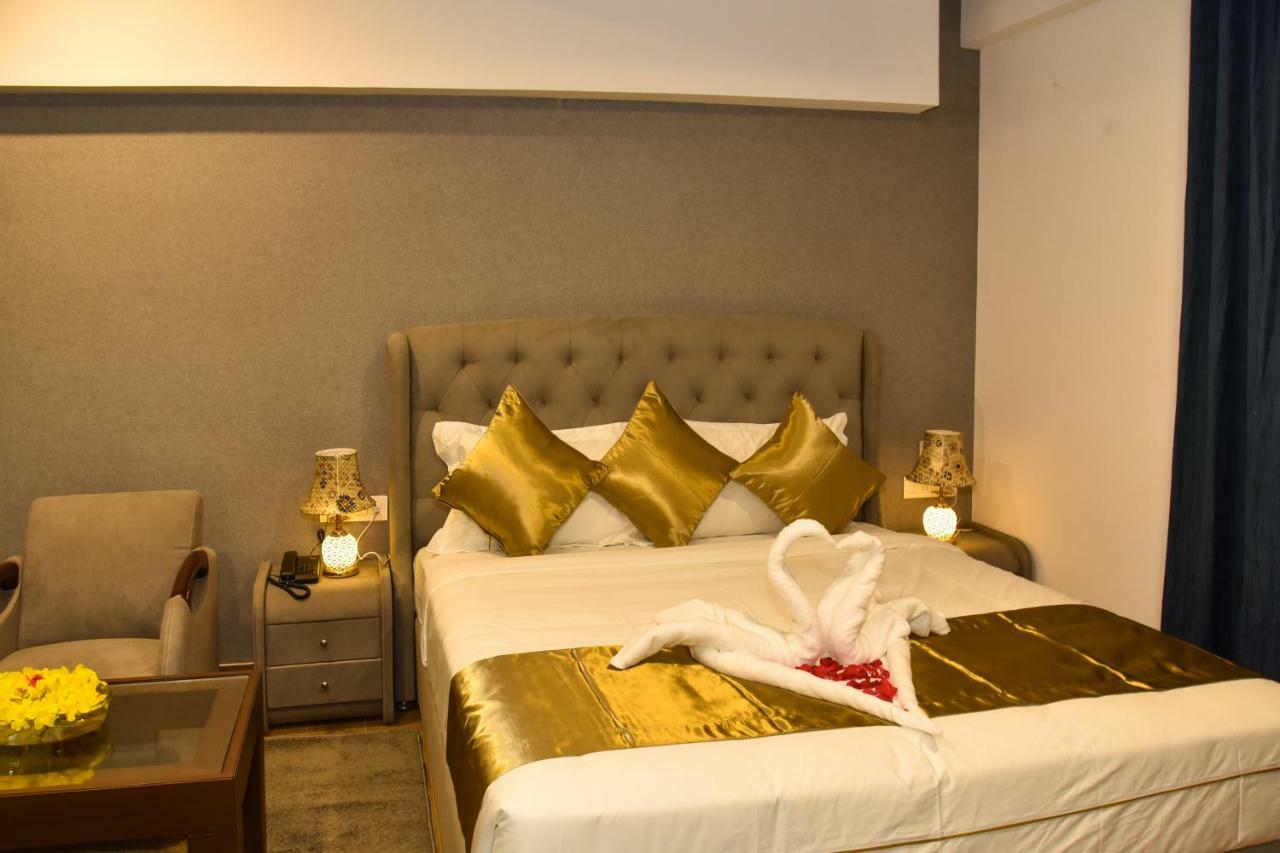 Silver Oak Hotel Mysore Esterno foto